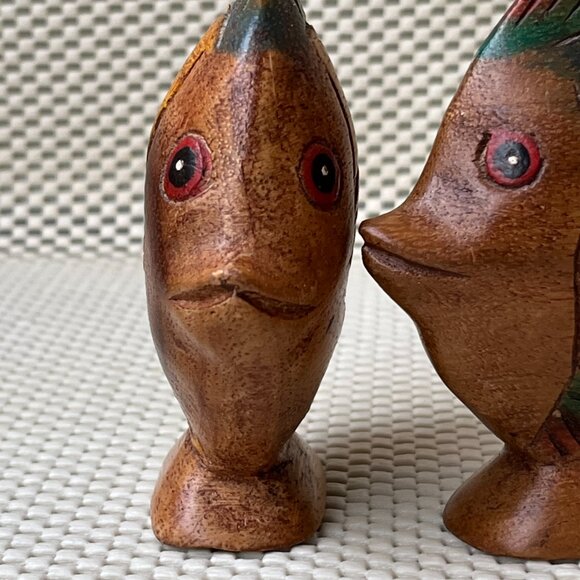 2 Wood Hand Carved Hand Painted Tropical Fishes 4" Tall - Picture 10 of 16